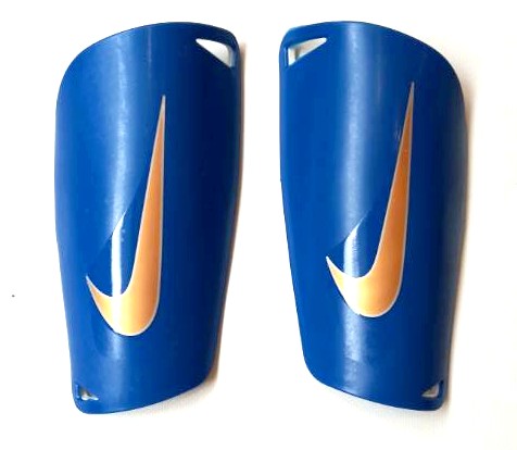 Футбольні щитки Nike